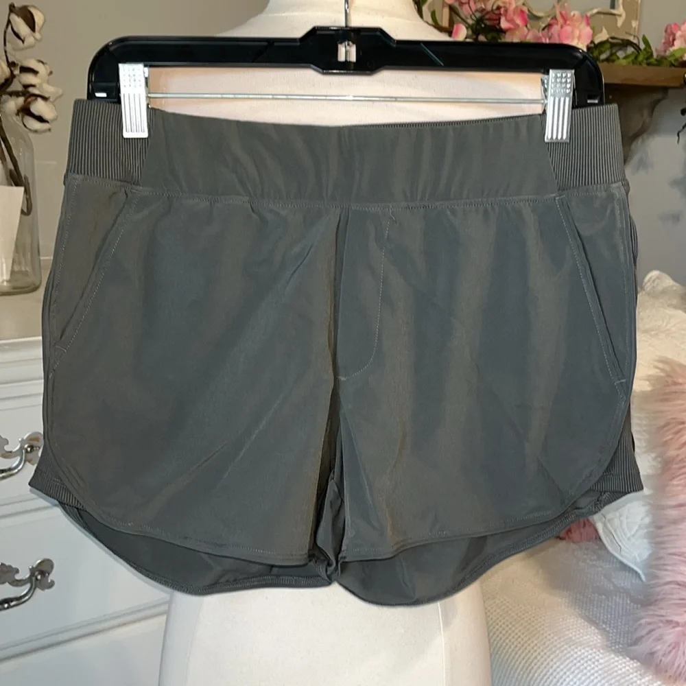 Athletic Shorts Gray New Women Small 4 Way Stretch
